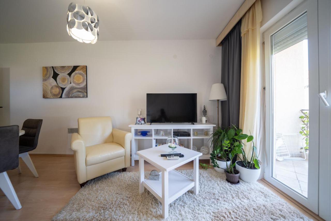 Sunshine Apartment โกตอร์ ภายนอก รูปภาพ