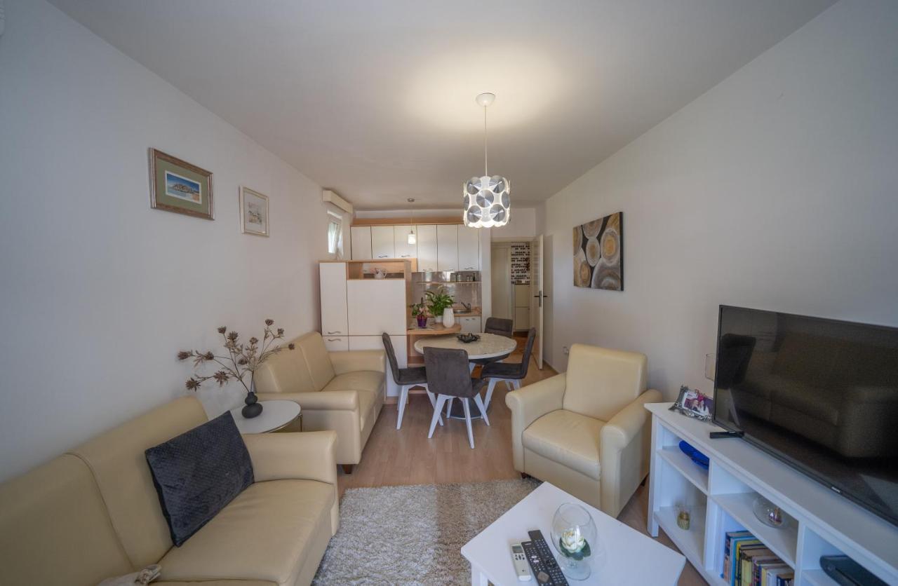 Sunshine Apartment โกตอร์ ภายนอก รูปภาพ