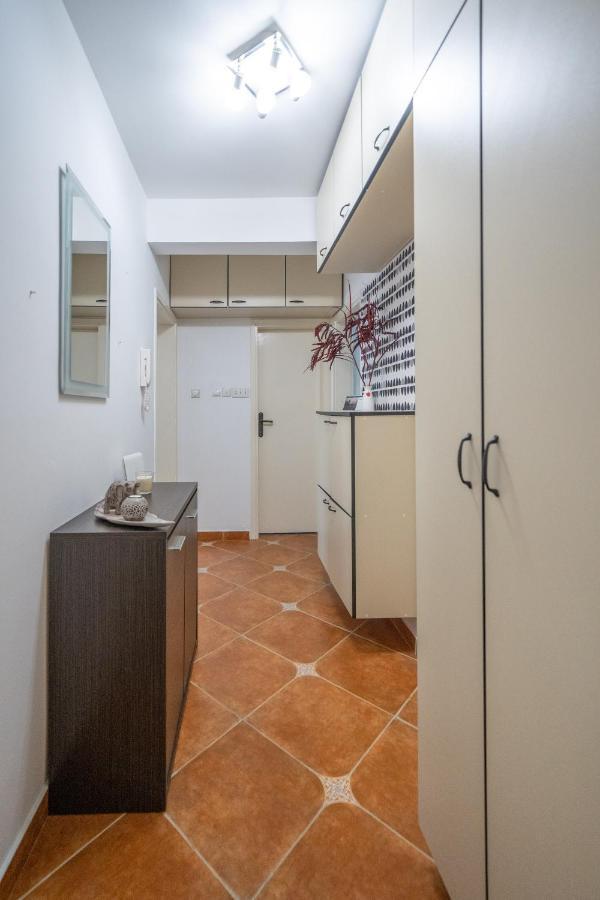 Sunshine Apartment โกตอร์ ภายนอก รูปภาพ